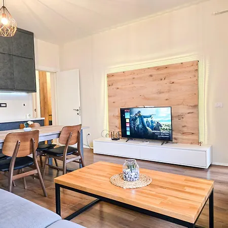 Spacious 2br Luxury تيرانا