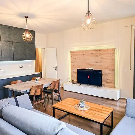 아파트 Spacious 2br Luxury 티라나