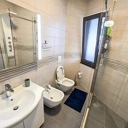 Spacious 2br Luxury * تيرانا
