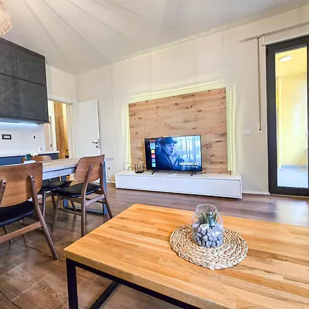 Spacious 2br Luxury * تيرانا