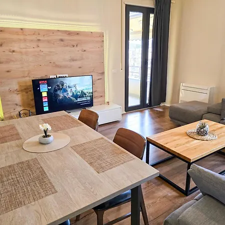 Spacious 2br Luxury 티라나