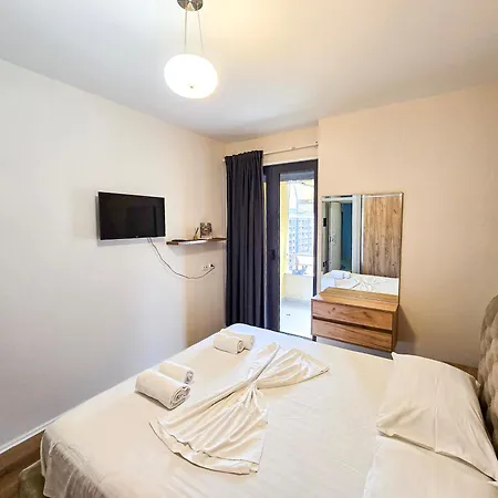 Spacious 2br Luxury